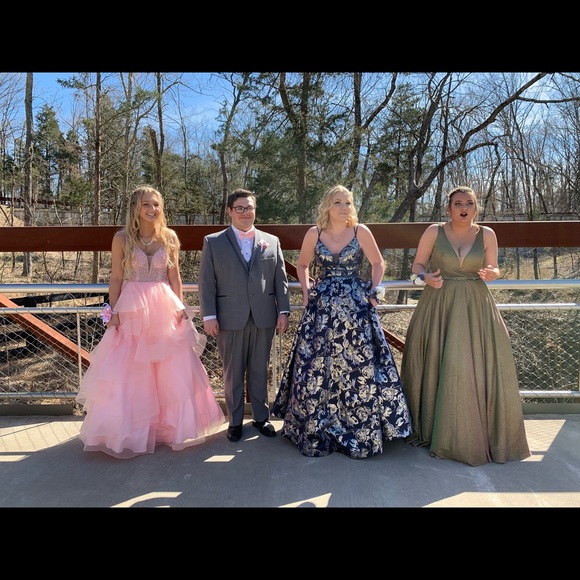 PROM DRESS - Picture 3 of 4